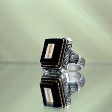 Görseli Galeri görüntüleyiciye yükleyin, Customizable Black Amber Gemstone Silver Ring
