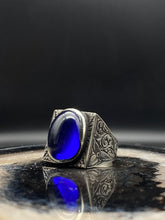 Görseli Galeri görüntüleyiciye yükleyin, Engraved Round Blue Amber Silver Ring
