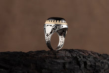 Görseli Galeri görüntüleyiciye yükleyin, Customizable Black Amber Stone Mens Ring
