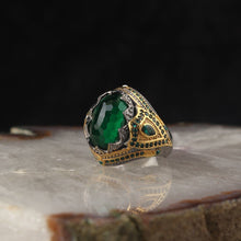 Görseli Galeri görüntüleyiciye yükleyin, Elegant Green Zircon Ring
