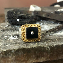 Görseli Galeri görüntüleyiciye yükleyin, Handmade Gold Engraved Elegant Black Amber Ring
