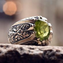 Görseli Galeri görüntüleyiciye yükleyin, Natural Peridot Sterling Silver Ring Men
