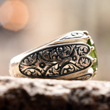 Görseli Galeri görüntüleyiciye yükleyin, Natural Peridot Sterling Silver Ring Men
