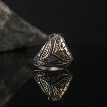 Görseli Galeri görüntüleyiciye yükleyin, Faceted Red Zircon Silver Ring Men
