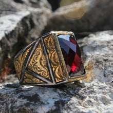 Görseli Galeri görüntüleyiciye yükleyin, Faceted Red Zircon Gemstone Ring
