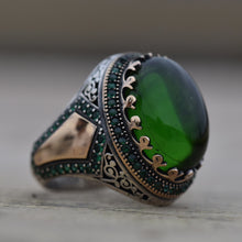 Görseli Galeri görüntüleyiciye yükleyin, Mens Green Amber Oval Ring
