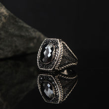 Görseli Galeri görüntüleyiciye yükleyin, Faceted Black Zircon Men Ring
