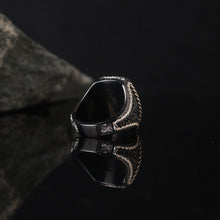 Görseli Galeri görüntüleyiciye yükleyin, Faceted Black Zircon Men Ring
