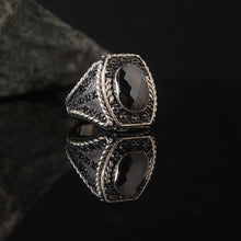 Görseli Galeri görüntüleyiciye yükleyin, Faceted Black Zircon Men Ring
