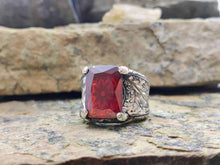 Görseli Galeri görüntüleyiciye yükleyin, Engraved Red Zircon Silver Ring Men
