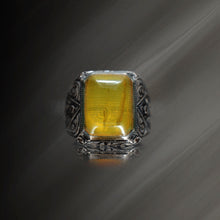 Görseli Galeri görüntüleyiciye yükleyin, Hand Engraved Original Yellow Amber Silver Ring
