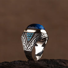 Görseli Galeri görüntüleyiciye yükleyin, Engraved Blue Zircon Silver Ring
