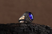 Görseli Galeri görüntüleyiciye yükleyin, Mens Navy Blue Amber Silver Ring
