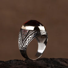 Görseli Galeri görüntüleyiciye yükleyin, Engraved Red Zircon Silver Ring
