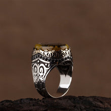 Görseli Galeri görüntüleyiciye yükleyin, Star and Crescent Carved Yellow Amber Ring
