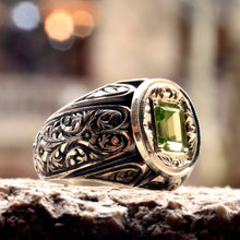 Görseli Galeri görüntüleyiciye yükleyin, Peridot Gemstone Sterling Silver Ring Men
