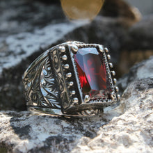 Görseli Galeri görüntüleyiciye yükleyin, Hand Engraved Red Zircon Silver Ring
