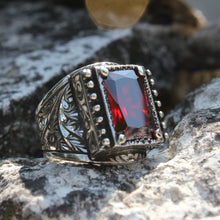 Görseli Galeri görüntüleyiciye yükleyin, Hand Engraved Red Zircon Silver Ring
