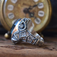 Görseli Galeri görüntüleyiciye yükleyin, Tulip Engraved Gemstone Silver Ring
