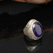 Görseli Galeri görüntüleyiciye yükleyin, Engraved Handmade Lapis Lazuli Silver Ring
