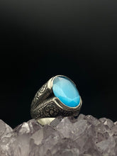 Görseli Galeri görüntüleyiciye yükleyin, Engraved Blue Paraiba Tourmaline Silver Ring
