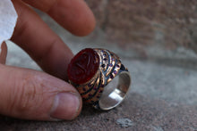 Görseli Galeri görüntüleyiciye yükleyin, Red Amber Calligraphy Silver Ring
