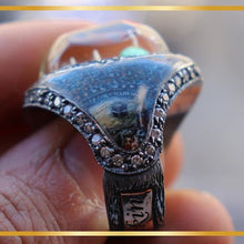 Görseli Galeri görüntüleyiciye yükleyin, Unique Gemstone Handcarved Ring
