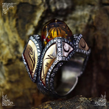 Görseli Galeri görüntüleyiciye yükleyin, Handengraved Unique Gemstone Ring
