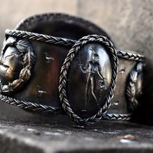 Görseli Galeri görüntüleyiciye yükleyin, Medusa Bracelet For Women
