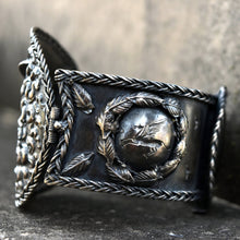 Görseli Galeri görüntüleyiciye yükleyin, Medusa Bracelet For Women
