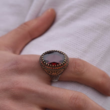 Görseli Galeri görüntüleyiciye yükleyin, Stylish Red Zircon Ring Men
