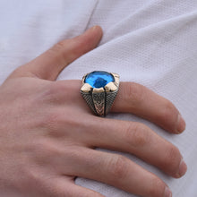 Görseli Galeri görüntüleyiciye yükleyin, Simple Large Blue Zircon Silver Ring
