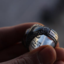 Görseli Galeri görüntüleyiciye yükleyin, Unique Gemstone Handcarved Ring
