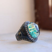 Görseli Galeri görüntüleyiciye yükleyin, Unique Gemstone Handcarved Ring
