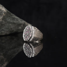 Görseli Galeri görüntüleyiciye yükleyin, Elegant Red Zircon Ring Men
