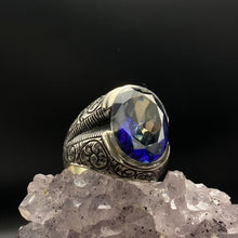 Görseli Galeri görüntüleyiciye yükleyin, Engraved Blue Zircon Silver Ring for Him
