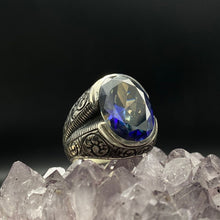 Görseli Galeri görüntüleyiciye yükleyin, Engraved Blue Zircon Silver Ring for Him
