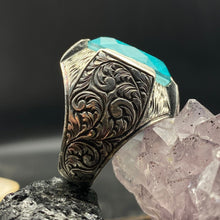 Görseli Galeri görüntüleyiciye yükleyin, Engraved Natural Blue Paraiba Tourmaline Ring
