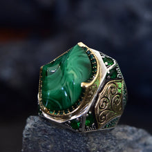 Görseli Galeri görüntüleyiciye yükleyin, Special Cut Green Amber Silver Ring
