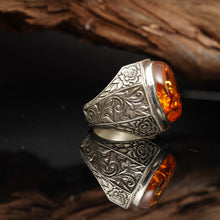 Görseli Galeri görüntüleyiciye yükleyin, Unique Baltic Amber Gemstone Ring
