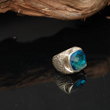 Görseli Galeri görüntüleyiciye yükleyin, Faceted Blue Zircon Ring
