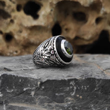 Görseli Galeri görüntüleyiciye yükleyin, Green Zircon Silver Men&#39;s Ring
