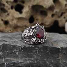 Görseli Galeri görüntüleyiciye yükleyin, Handmade Engraved Red Zircon Stone Ring
