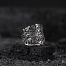 Görseli Galeri görüntüleyiciye yükleyin, Engraved Silver Band Ring
