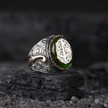 Görseli Galeri görüntüleyiciye yükleyin, Calligraphic Green Amber Silver Ring
