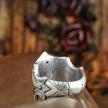 Görseli Galeri görüntüleyiciye yükleyin, Crescent and Moon Silver Ring
